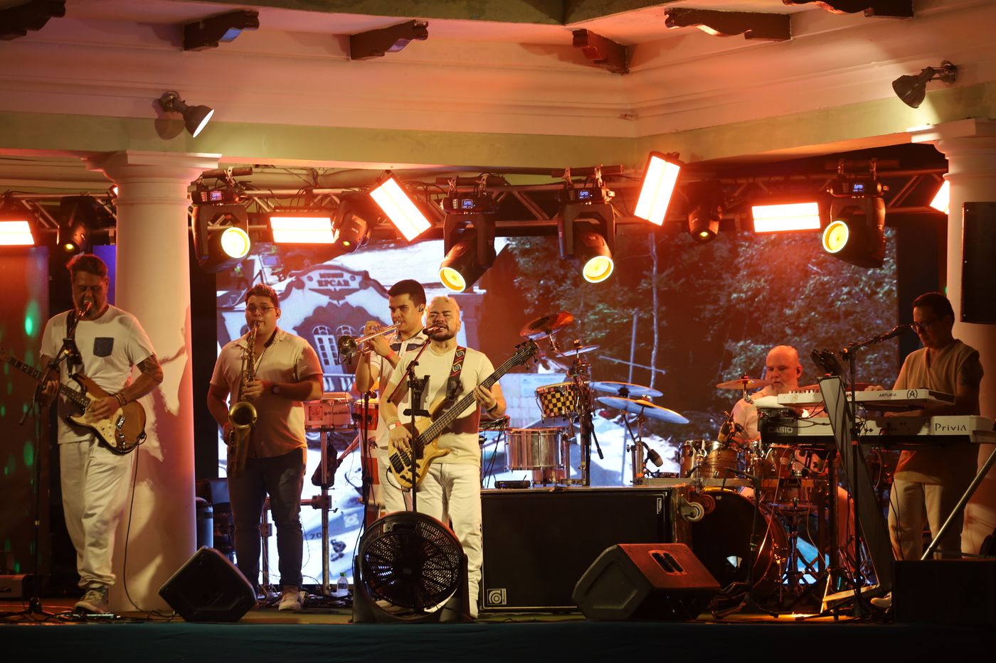 Banda tocando no palco do Náutico