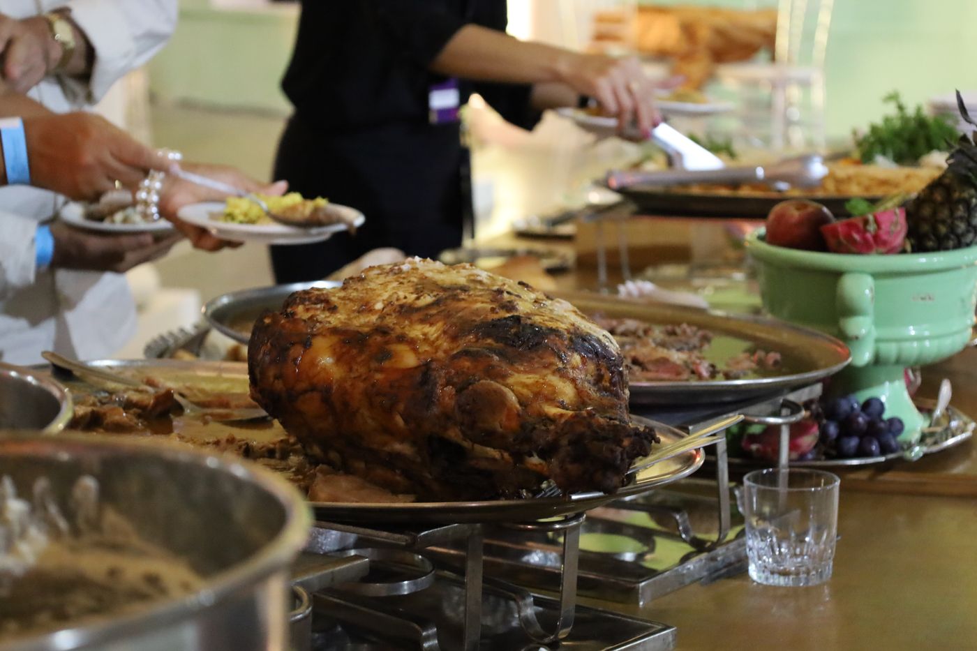 Carne assada servida no buffet