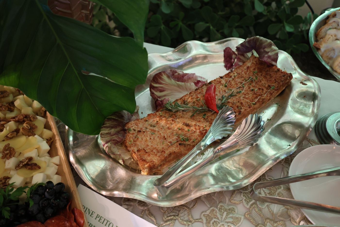 Prato de peixe do buffet